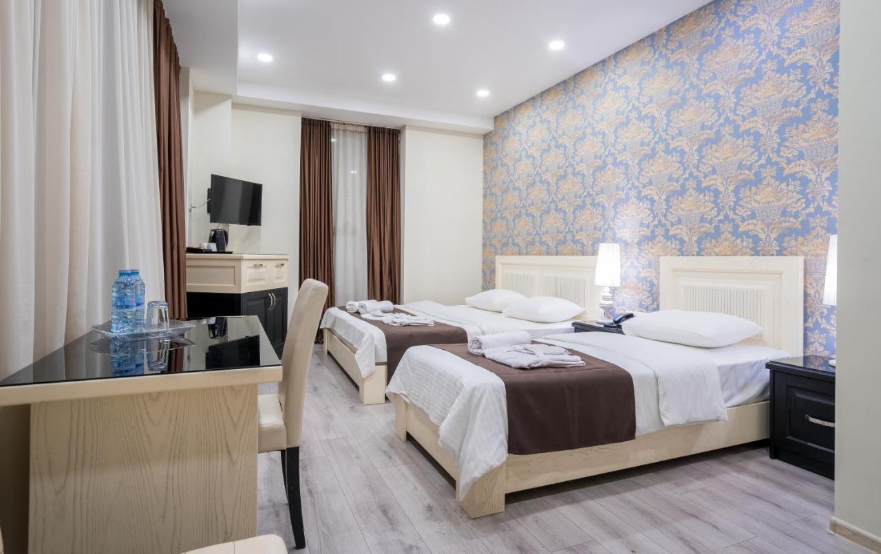 Capitol Hotel By Umbrella Tbilisi Esterno foto