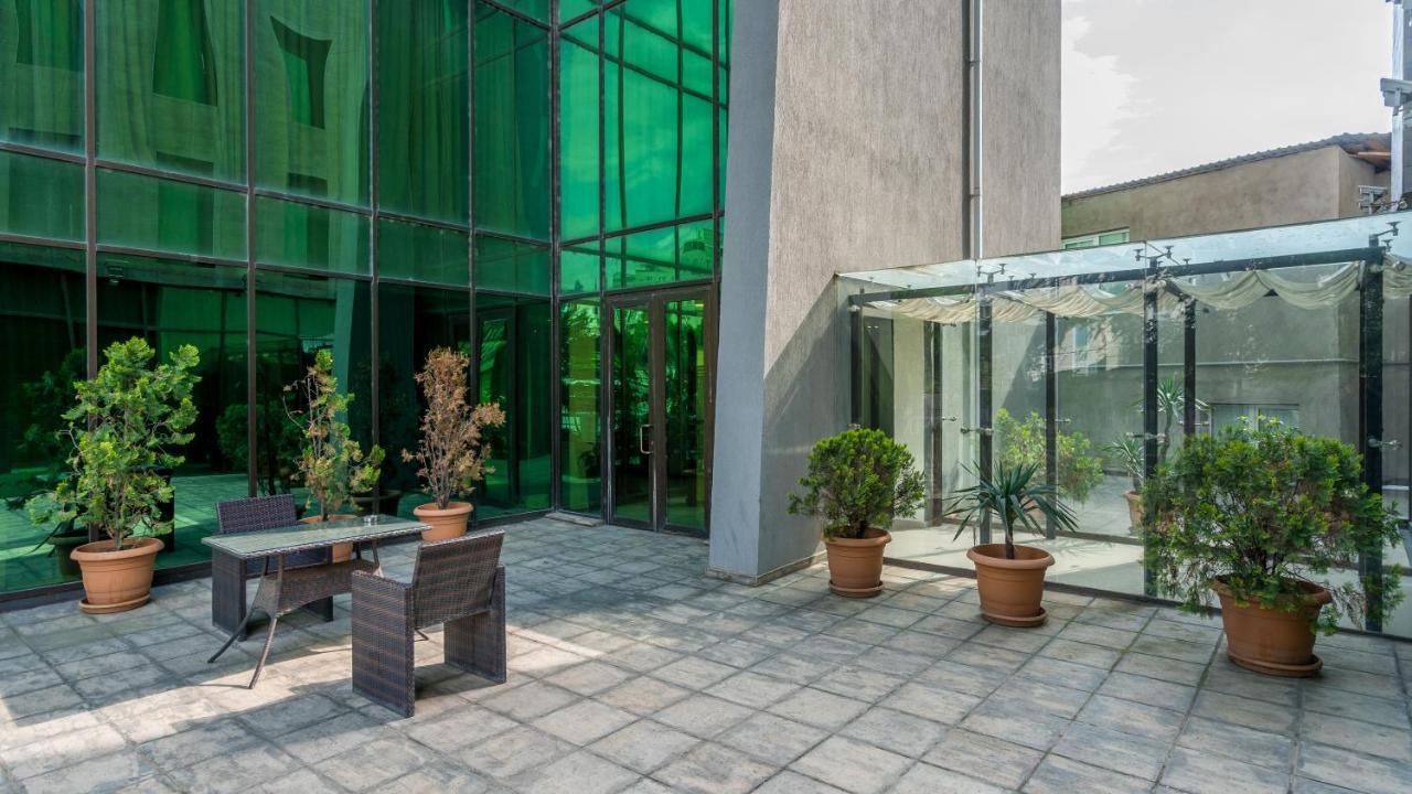 Capitol Hotel By Umbrella Tbilisi Esterno foto