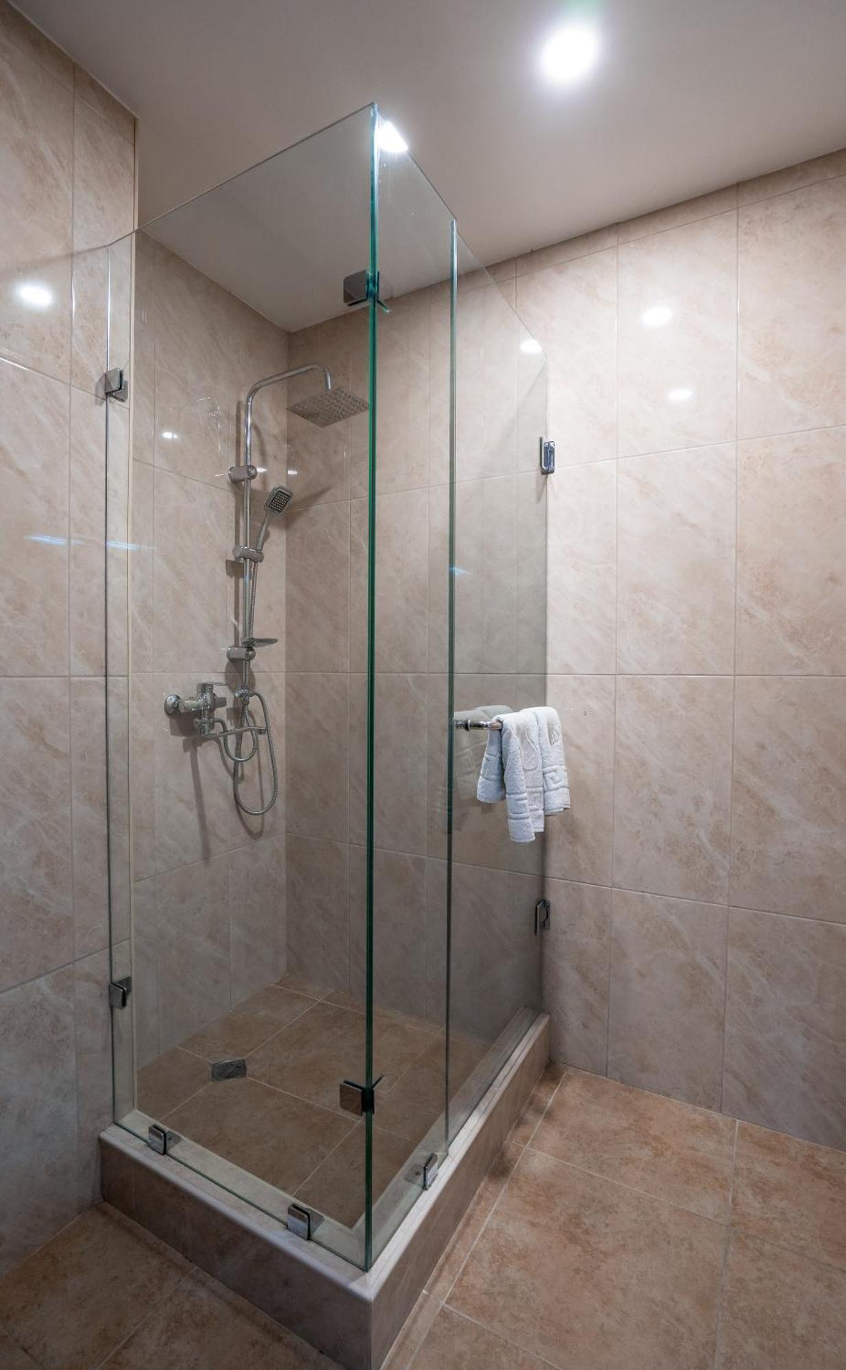 Capitol Hotel By Umbrella Tbilisi Esterno foto
